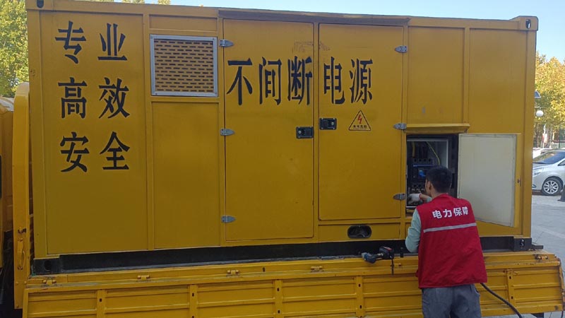 揭西柴油发电机组和UPS电源配合使用时，如何避免切换过程中的电力中断？